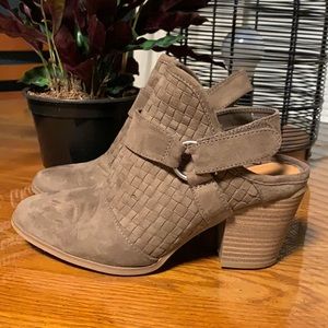 NWOT Universal Threads Woven Booties | Sz 8